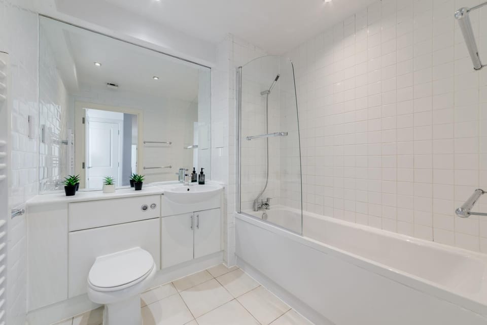 Shower, Toilet, Bathroom, Bath, towels