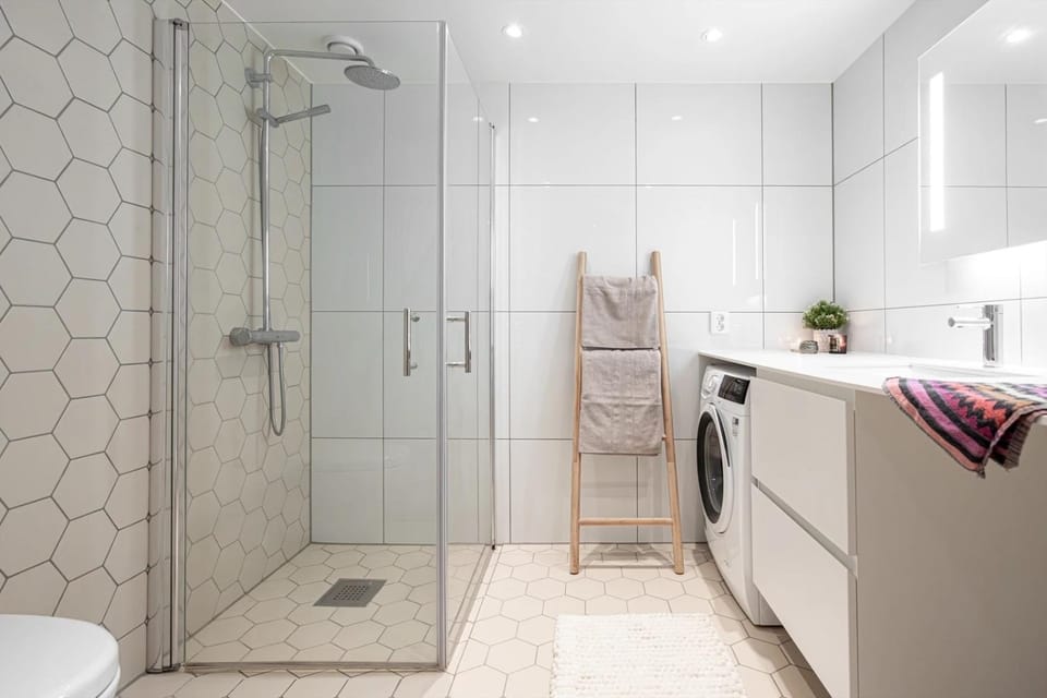 Shower, Bathroom, towels, washing machine, dryer