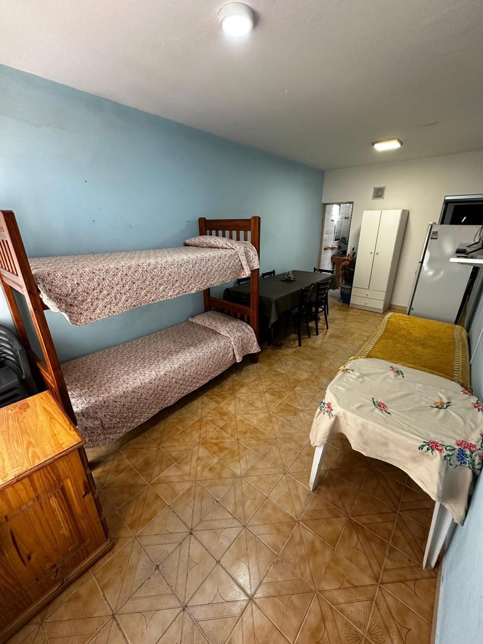 Bed, Dining area