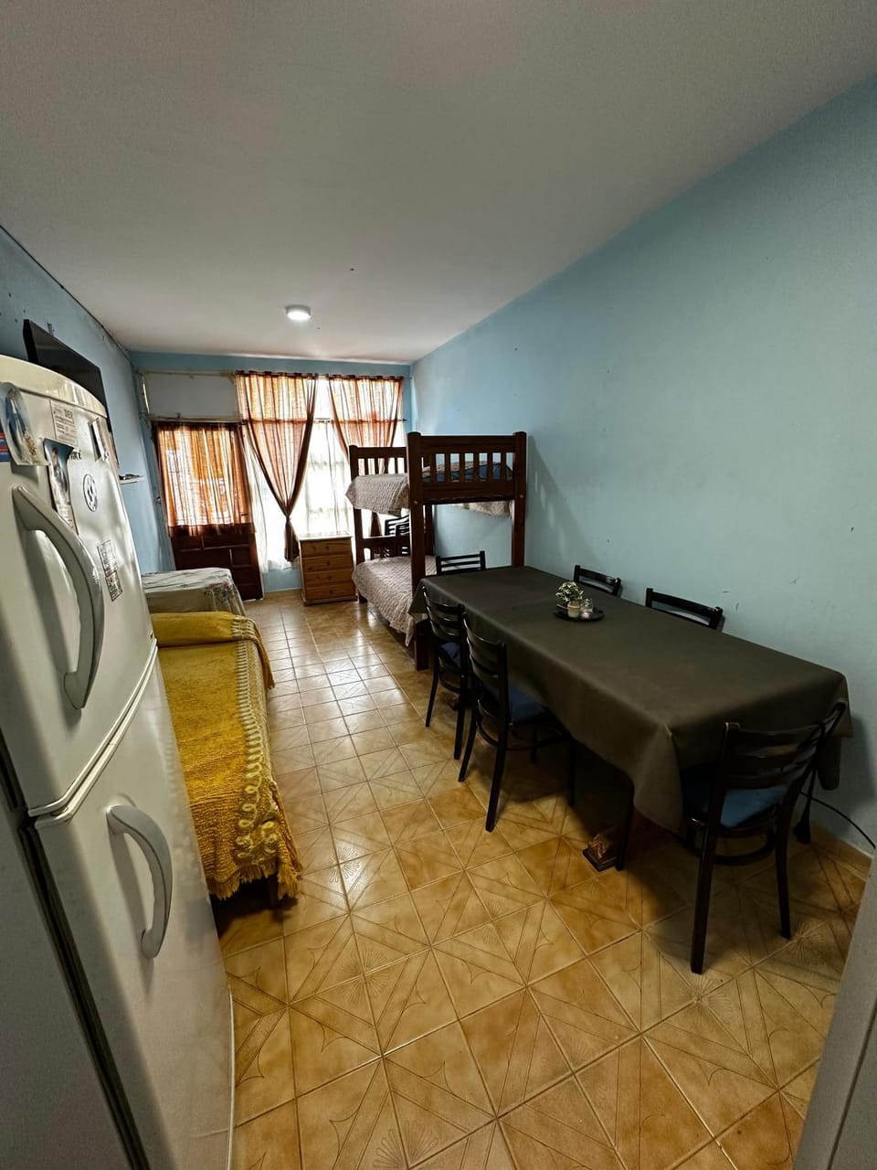 Bed, Dining area