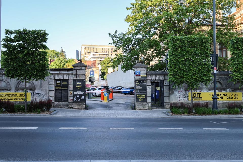 Neighbourhood, Location, Parking