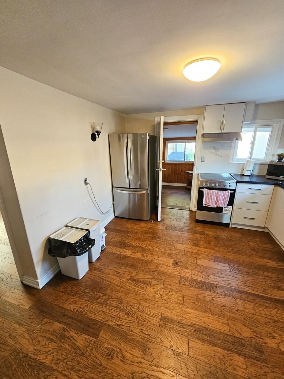 Spacious 2-bedroom ground floor unit near beach Apartment in Cobourg