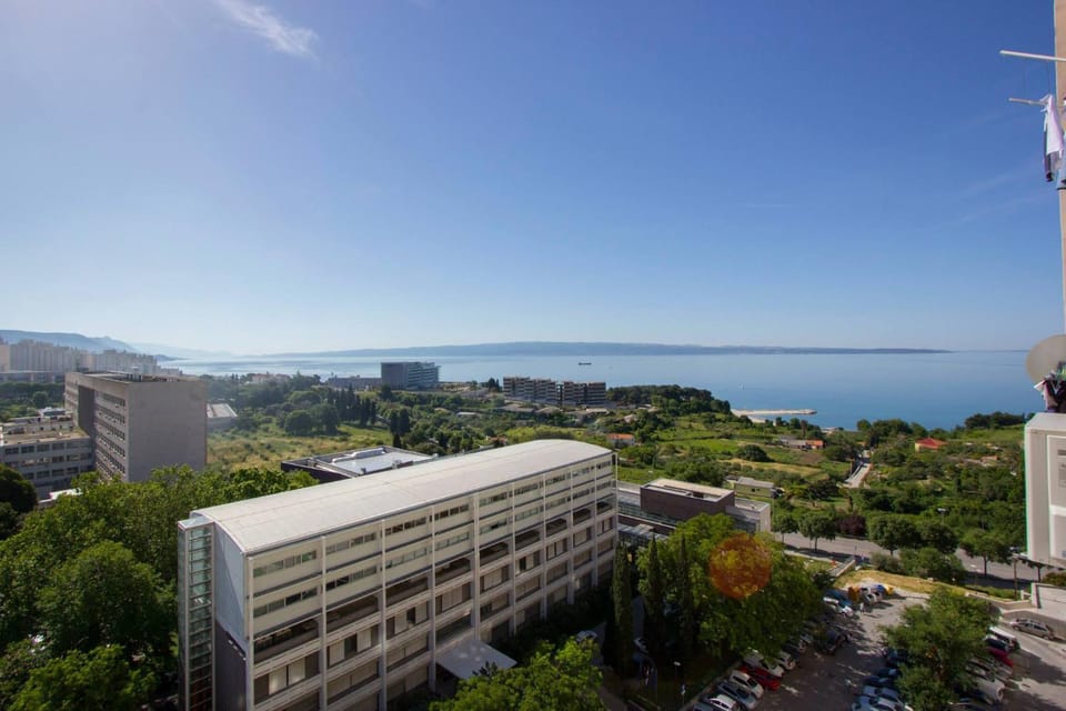 City view, Landmark view, Mountain view, Sea view