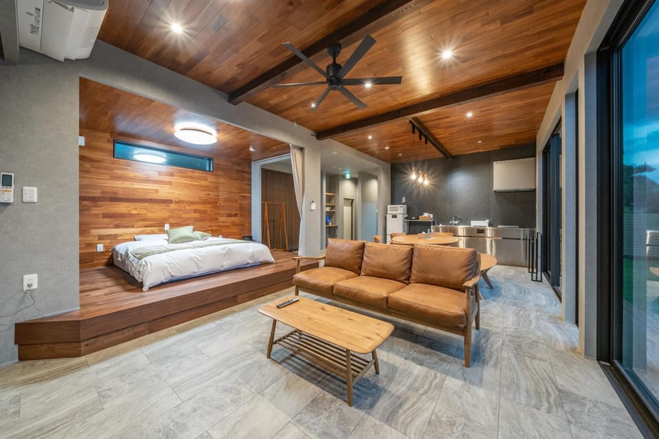 Bed, Kitchen or kitchenette, Living room, Photo of the whole room, Bedroom