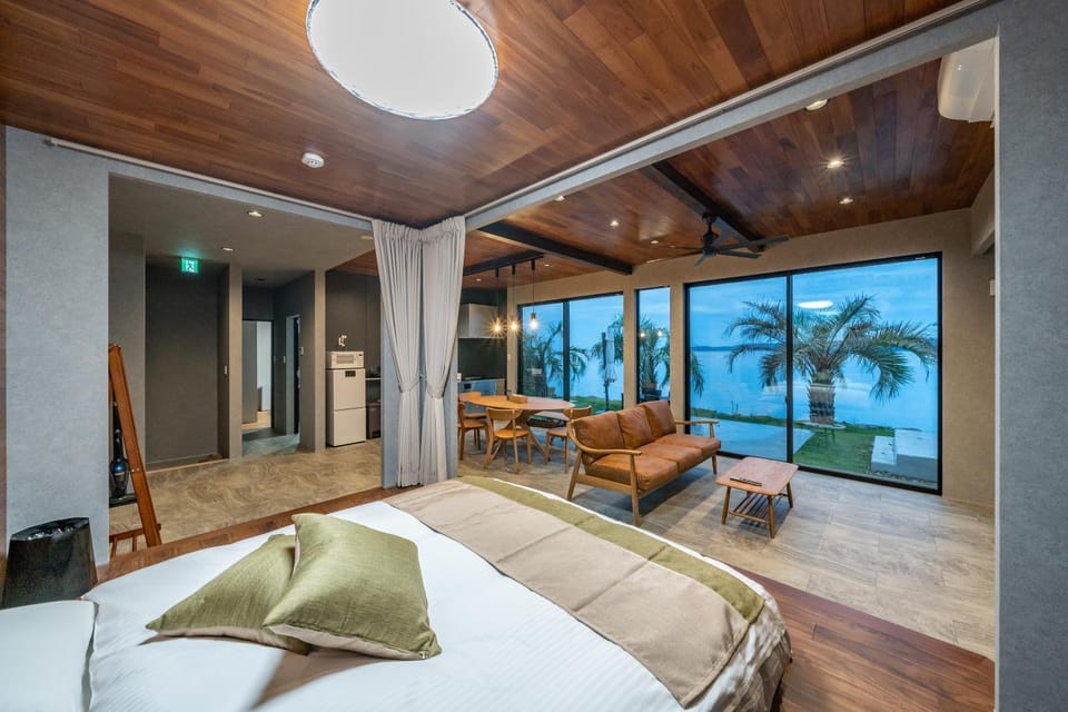 Bed, Natural landscape, Living room, Photo of the whole room, Bedroom