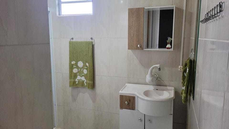 Casa de sítio com piscina coberta, sala de jogos e fogão a lenha House in State of Santa Catarina