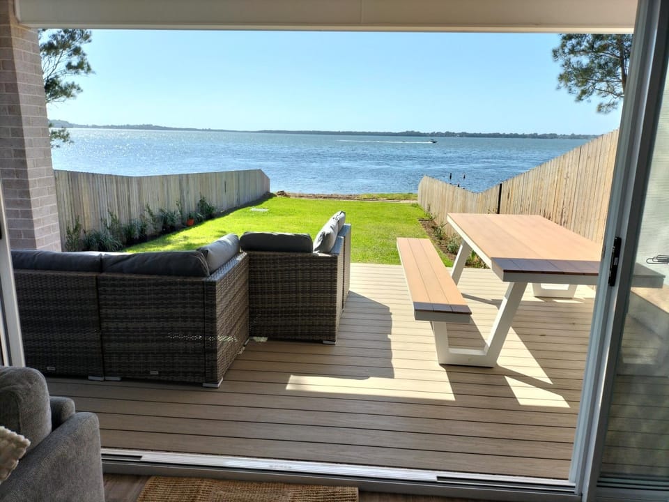 Patio, View (from property/room), Balcony/Terrace, Seating area, Dining area, Lake view