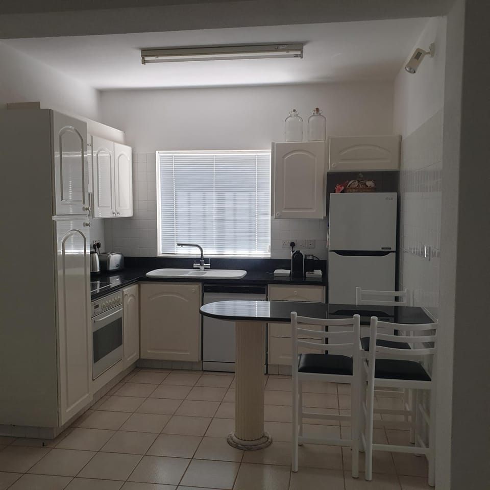 Kitchen or kitchenette, Dining area, dishwasher, oven, pet friendly, stove