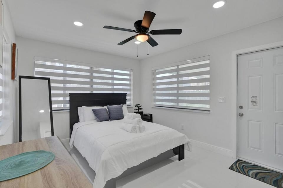 Serene Suite Near Aventura House in Ives Estates