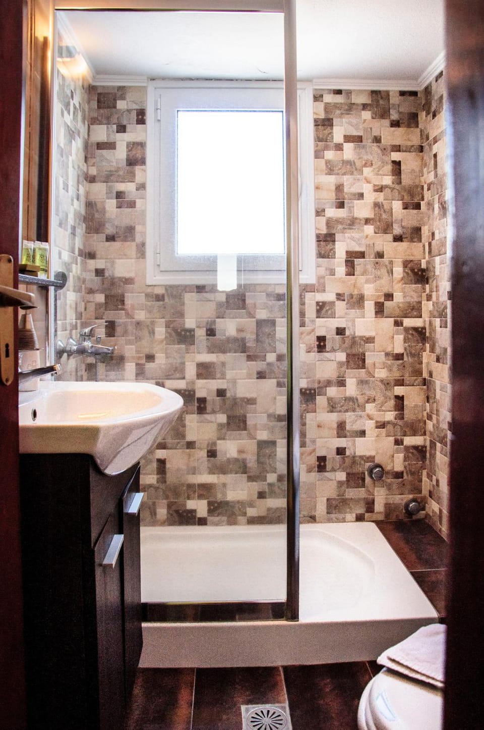 Shower, Bathroom, Other, Photo of the whole room, Decorative detail