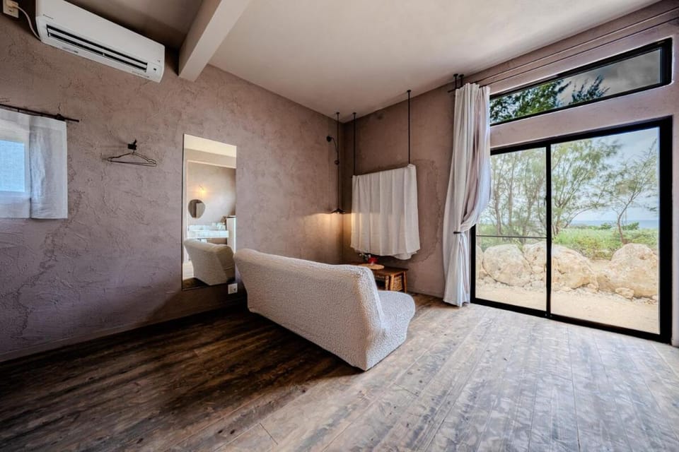宮古島の自然豊かで静かなエリアroom0オリジナルインテリア小物が溢れる空間 Villa in Okinawa Prefecture
