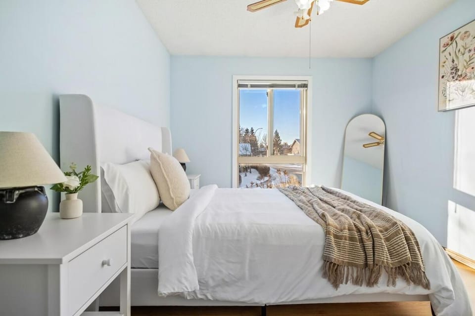 Silver Springs Family Retreat Apartment in Calgary