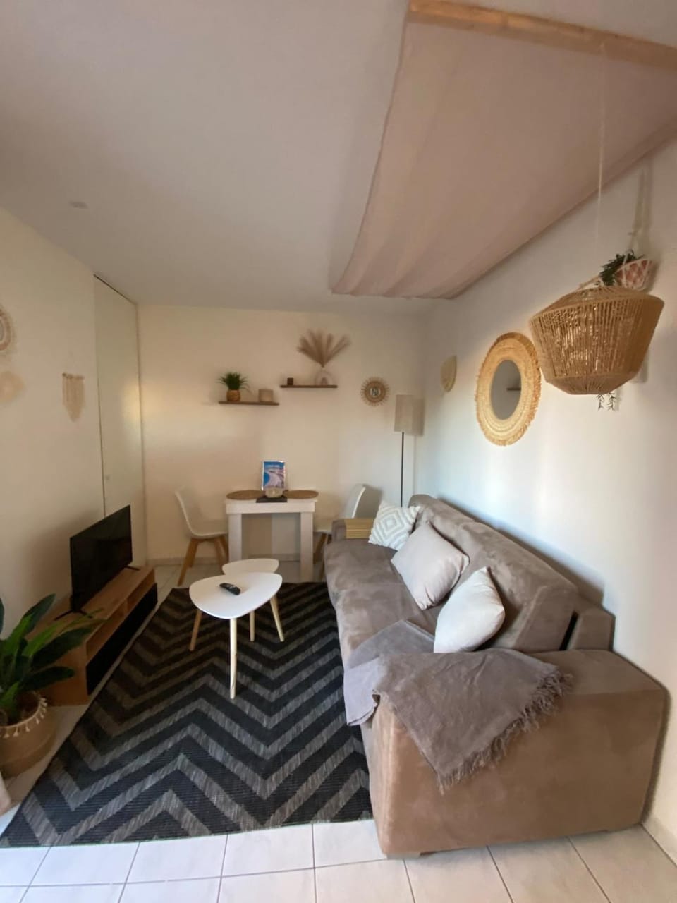 TV and multimedia, Living room, Seating area