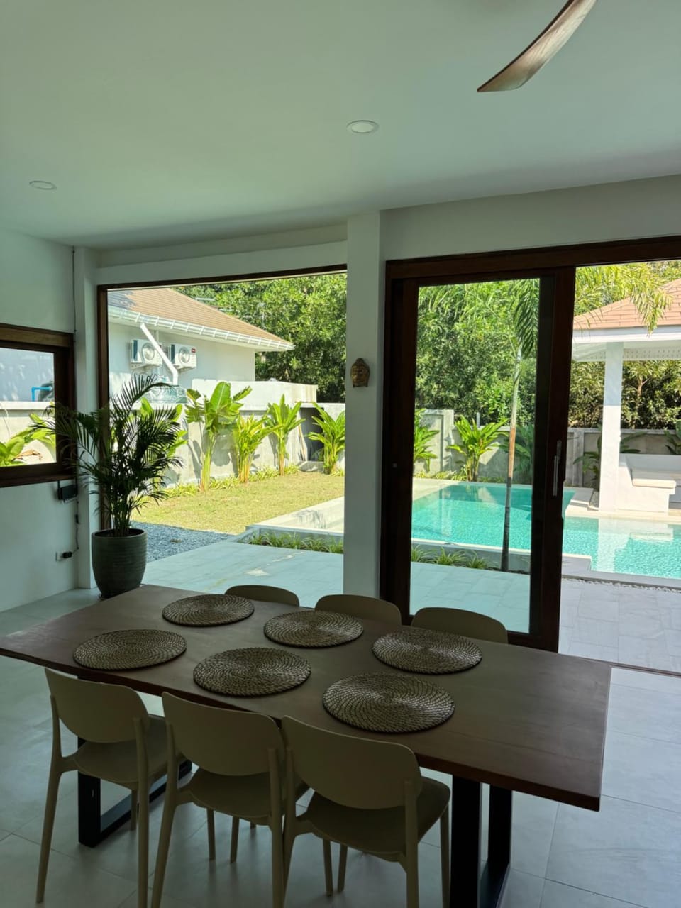 Dining area, Pool view, Swimming pool