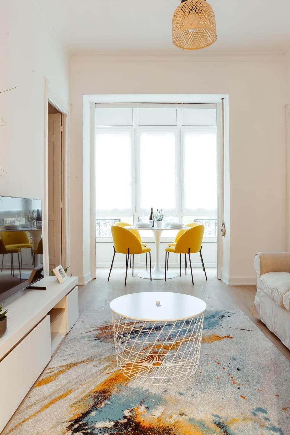 Living room, Seating area, Dining area