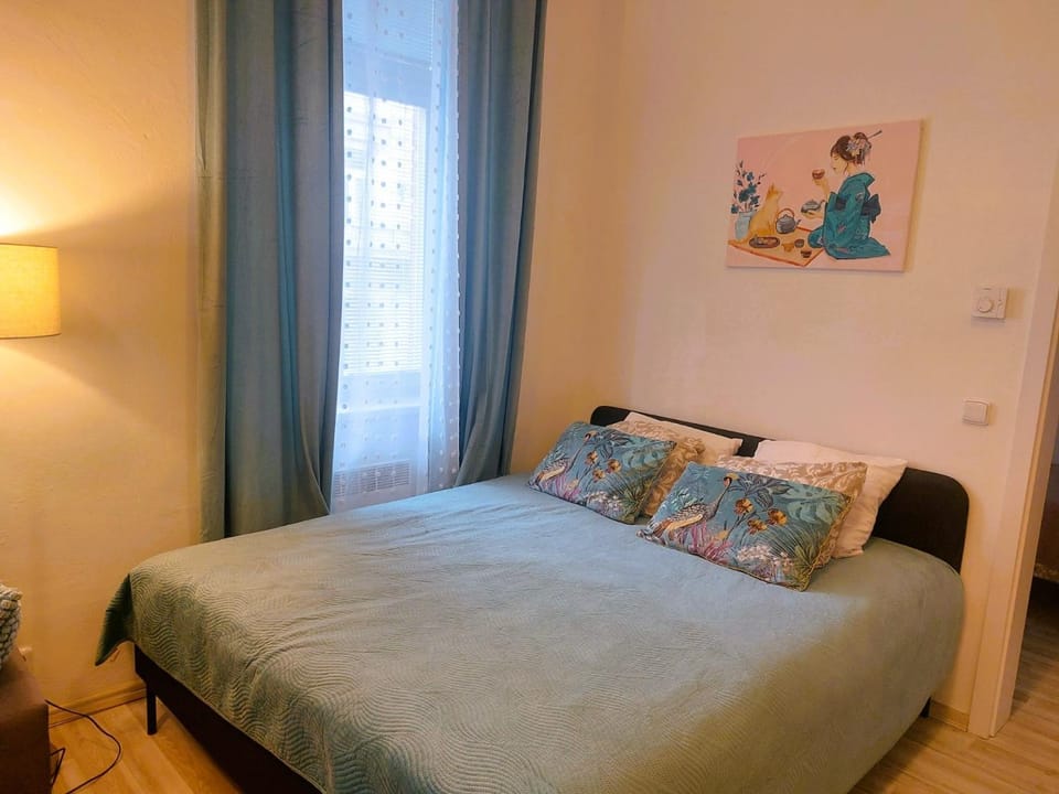 Bed, Photo of the whole room