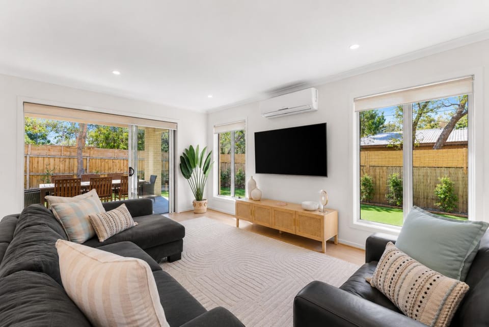 Patio, TV and multimedia, Living room, Garden view, air conditioner