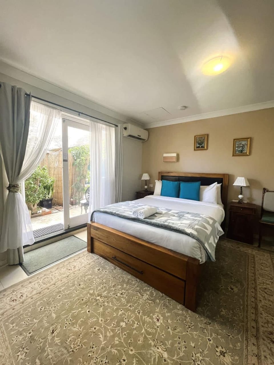 Bed, Bedroom, towels, air conditioner