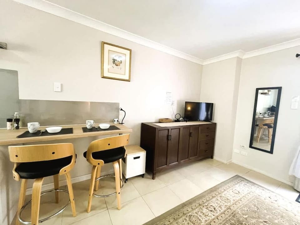 TV and multimedia, Coffee/tea facilities, Kitchen or kitchenette, Dining area