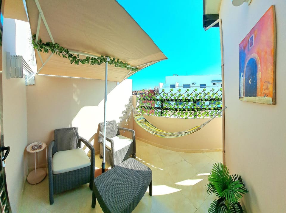 Patio, Day, Balcony/Terrace, Seating area