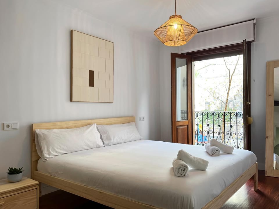 Bed, Balcony/Terrace, Photo of the whole room, Bedroom, towels