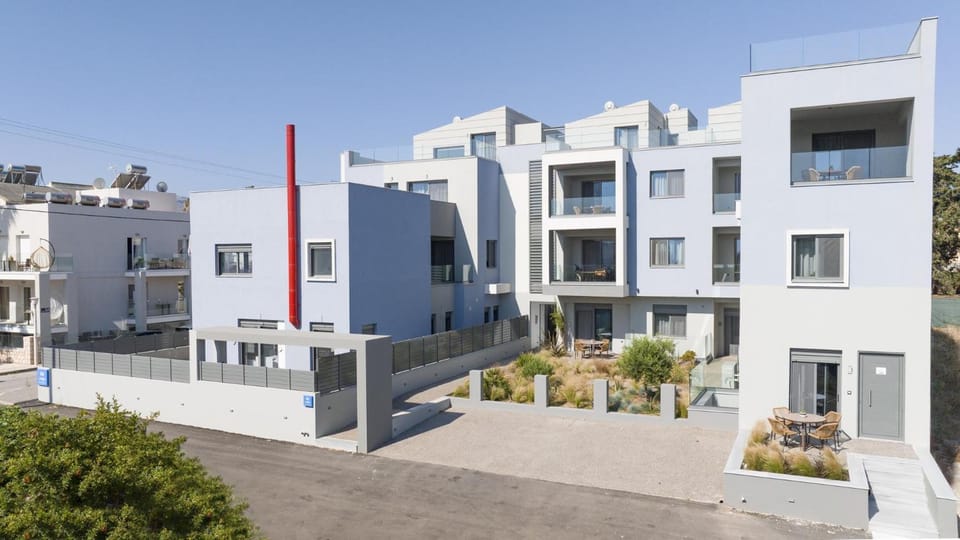 Property building, Day, Neighbourhood, Street view, Location