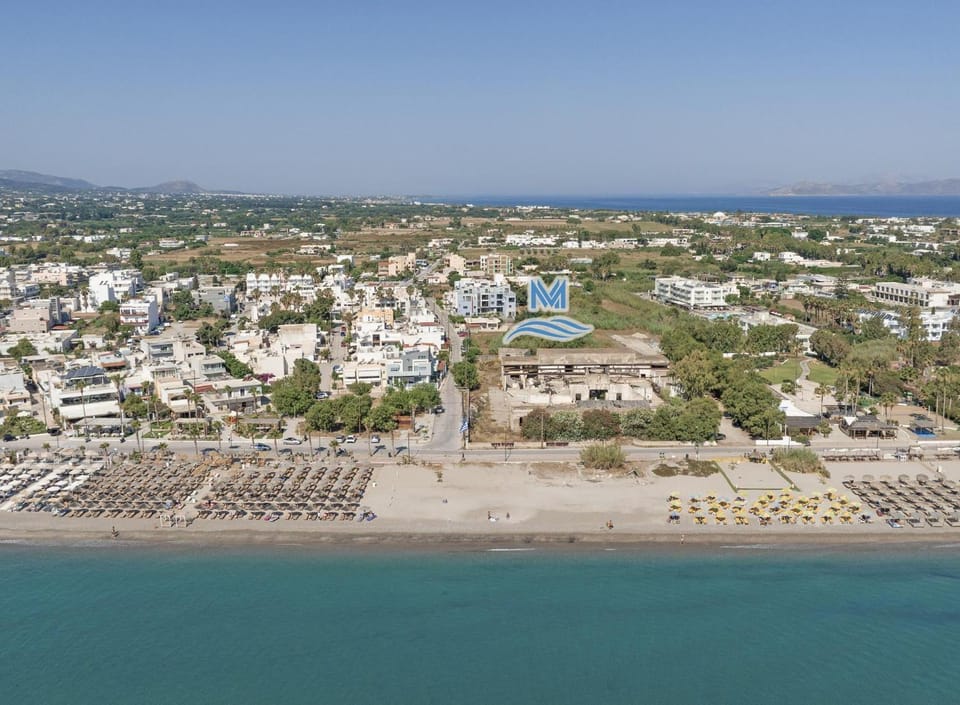 Property building, Nearby landmark, Day, Neighbourhood, Natural landscape, Bird's eye view, Beach, City view, Sea view, Street view