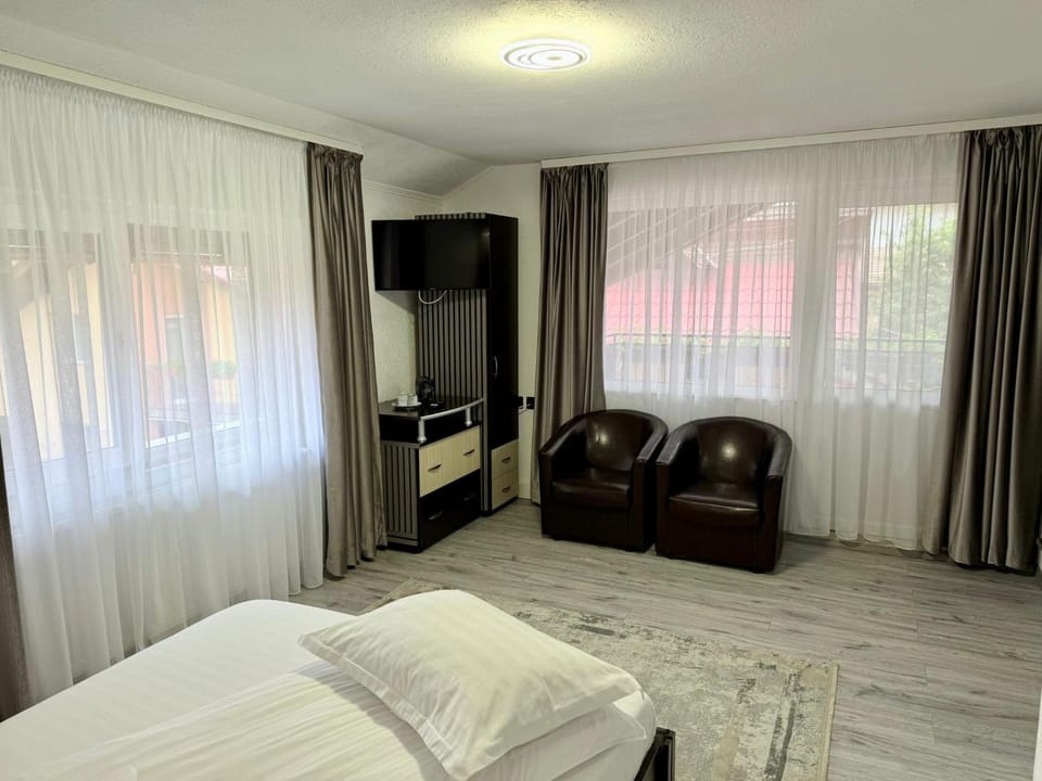 Pensiunea Monady Bed and Breakfast in Brașov County