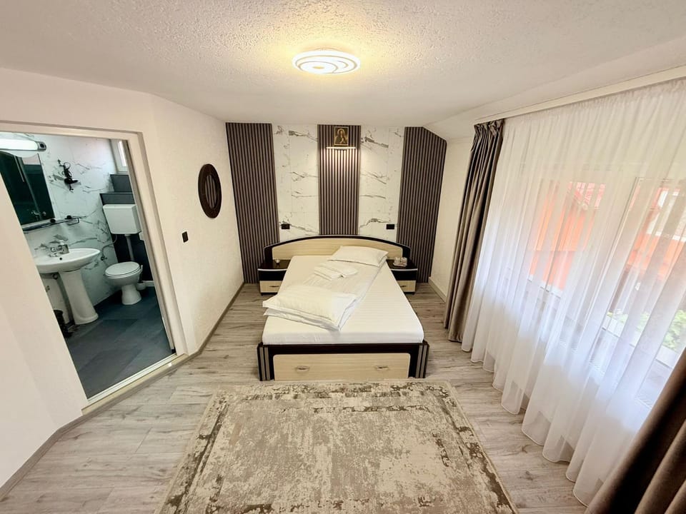 Pensiunea Monady Bed and Breakfast in Brașov County