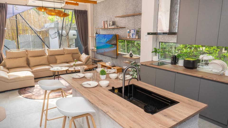 Kitchen or kitchenette, Living room, Dining area