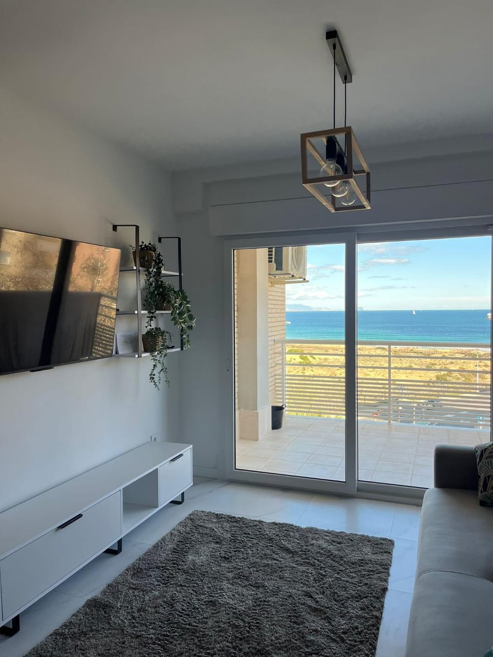 Natural landscape, Living room, Photo of the whole room, Beach, Sea view