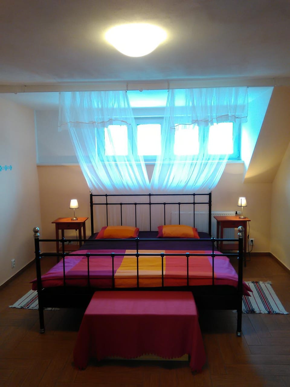 Photo of the whole room, Bedroom