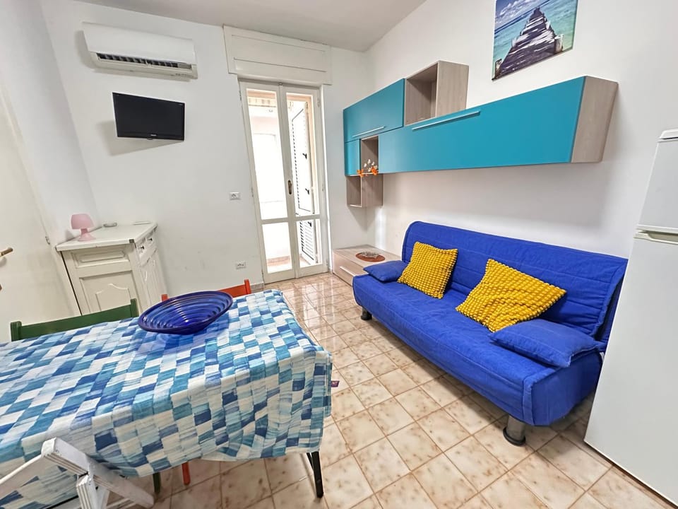 Living room, Photo of the whole room, Seating area, Dining area, air conditioner