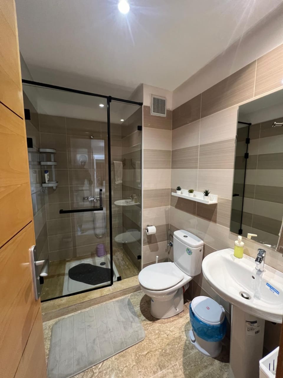 Toilet, Bathroom, towels