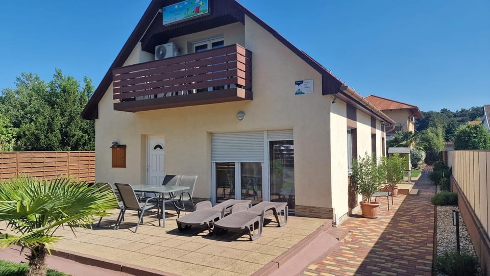 Property building, Patio, Balcony/Terrace, Balcony/Terrace, Inner courtyard view