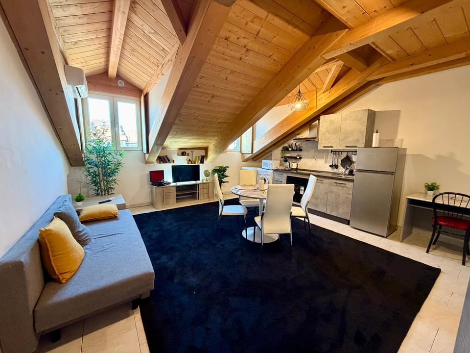 Coco Home-Chic Mansarda In the Heart of Turin Apartment in Turin