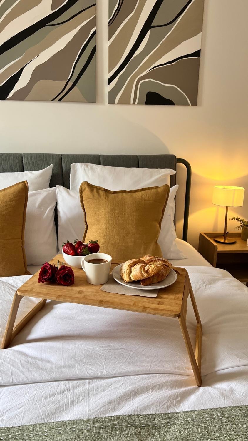 Bedroom, Food
