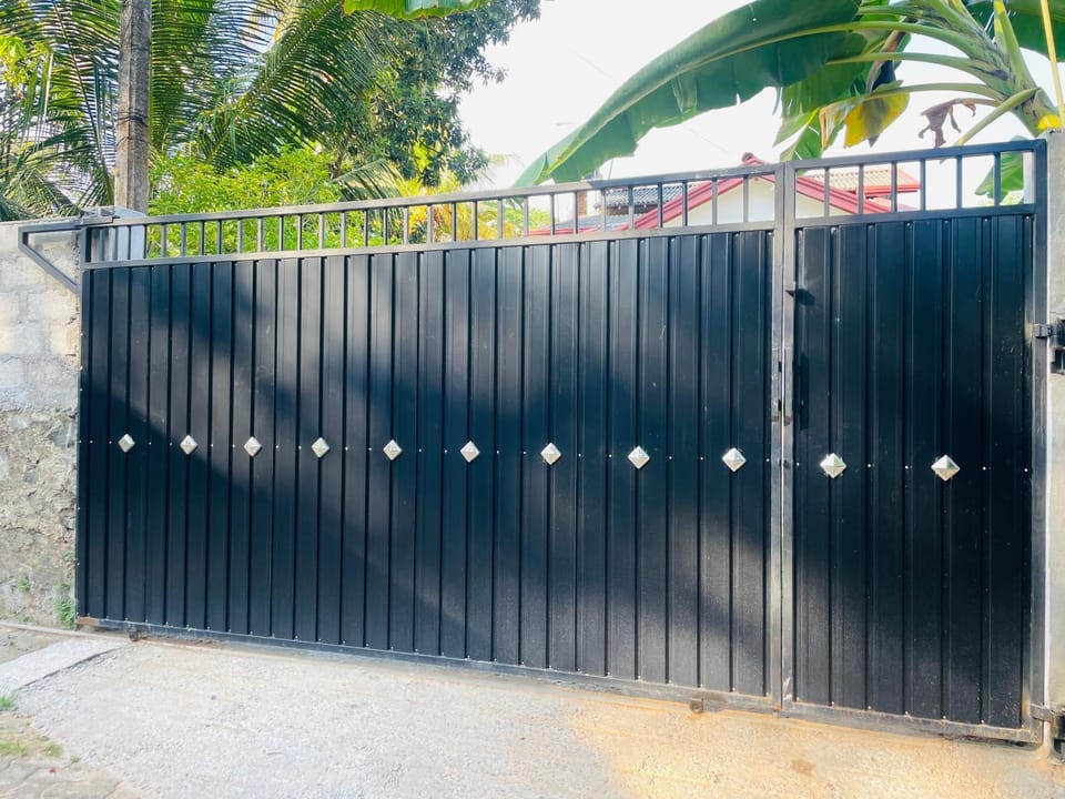 Property building, Facade/entrance, Day