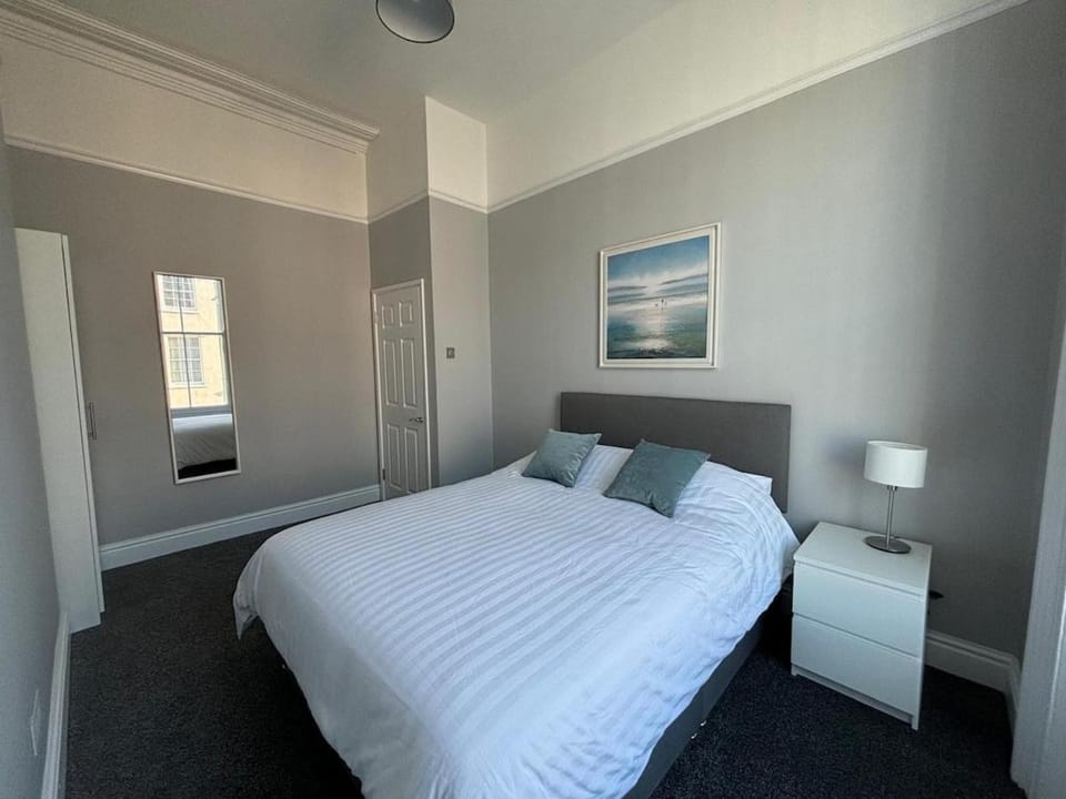 Stylish 2 Bedroom Maisonette Apartment in Plymouth