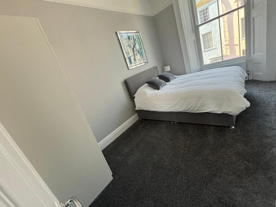 Stylish 2 Bedroom Maisonette Apartment in Plymouth
