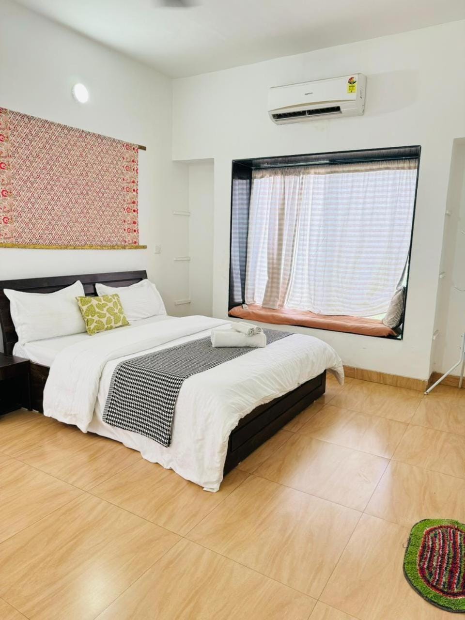 Bed, Photo of the whole room, Bedroom, towels, air conditioner