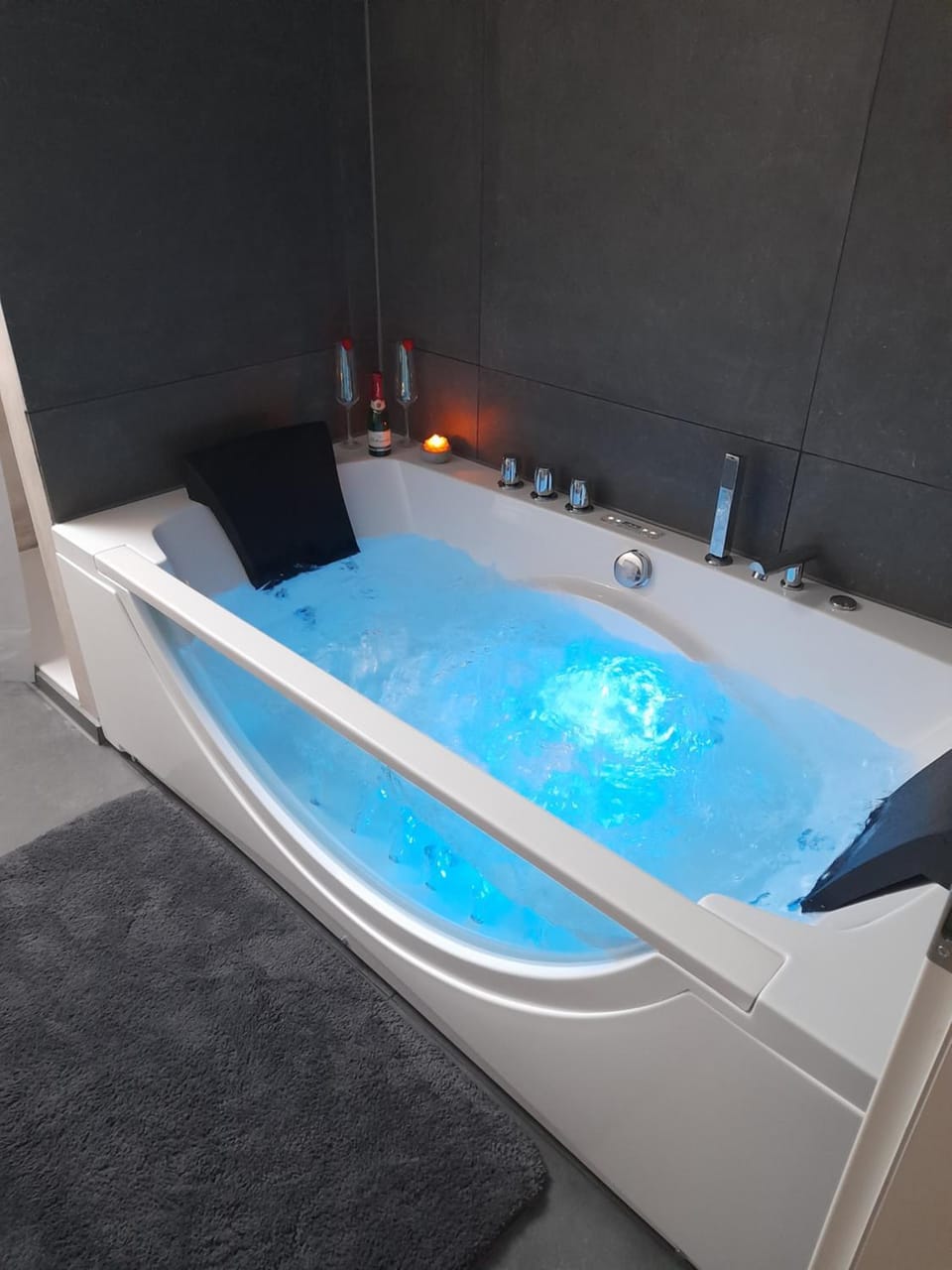 Hot Tub, Bath