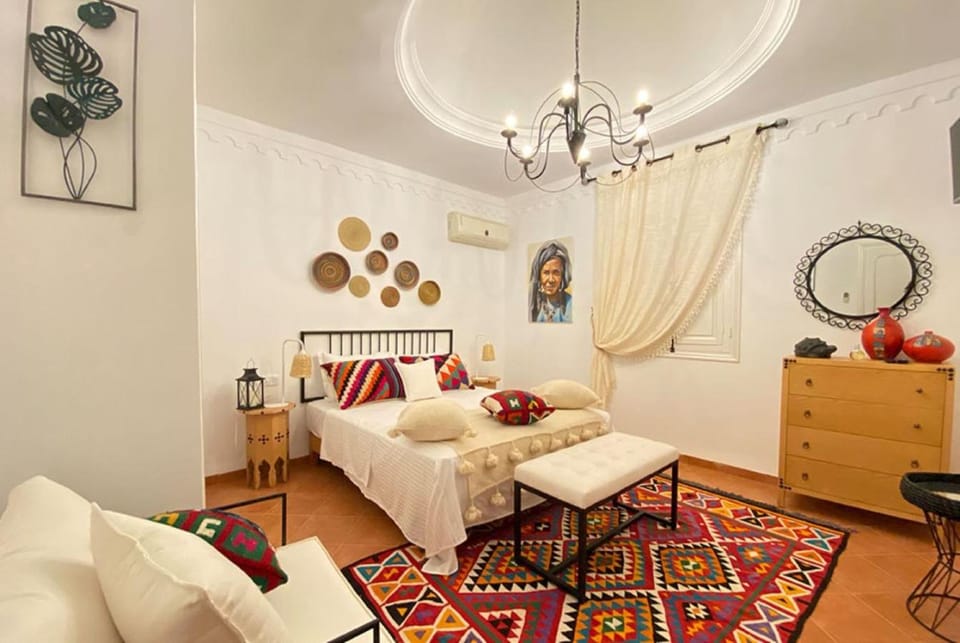 Photo of the whole room, Bedroom