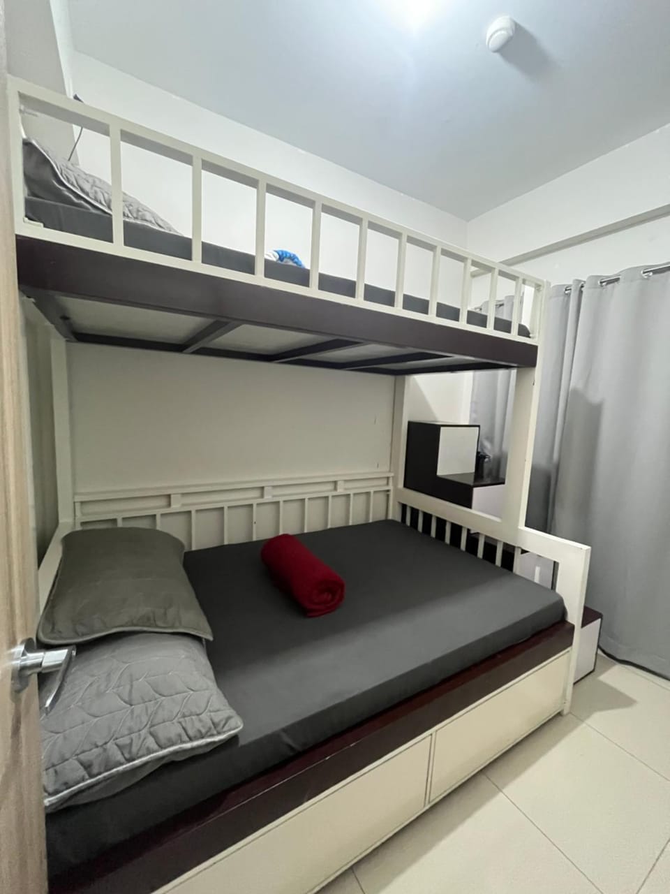 Bedroom, bunk bed