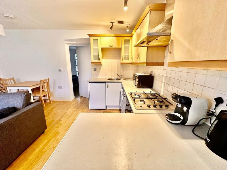 Flat-By Lewisham Train Station Apartment in London Borough of Lewisham