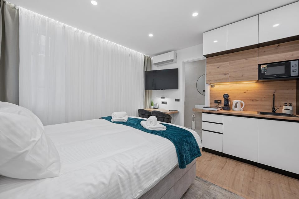 Bed, Coffee/tea facilities, Kitchen or kitchenette, Photo of the whole room, Bedroom