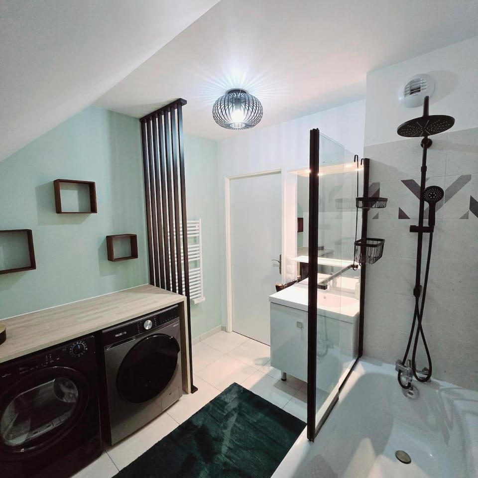 Shower, Bathroom, Bath, hair dryier, washing machine, dryer