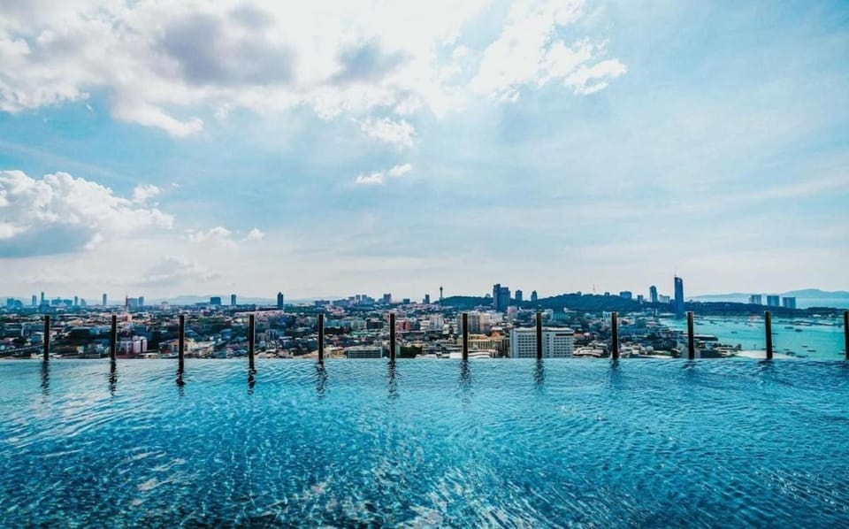 Sea View 2 Bed Room At Great Location Apartment in Pattaya City