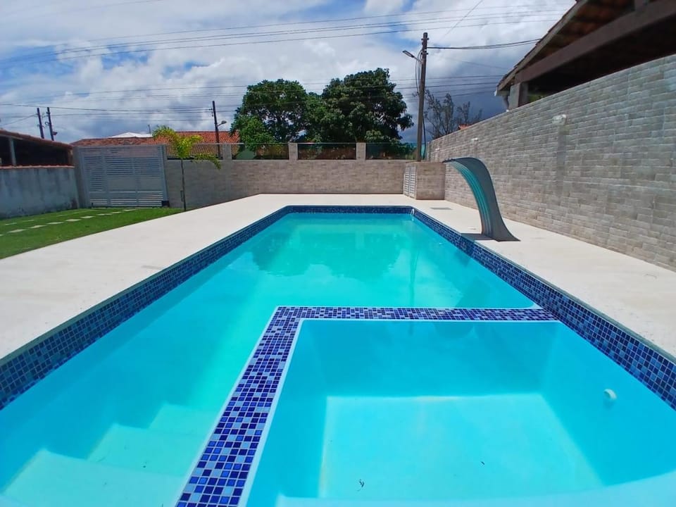 Casa com piscina e ar condicionado perto da Lagoa House in Araruama