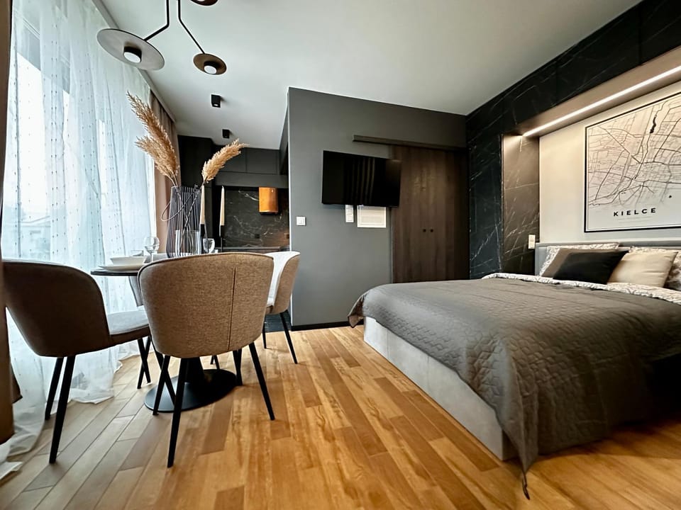 Bed, TV and multimedia, Living room, Photo of the whole room, Seating area, Bedroom